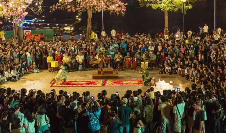 Phnom Penh Night City Tour
