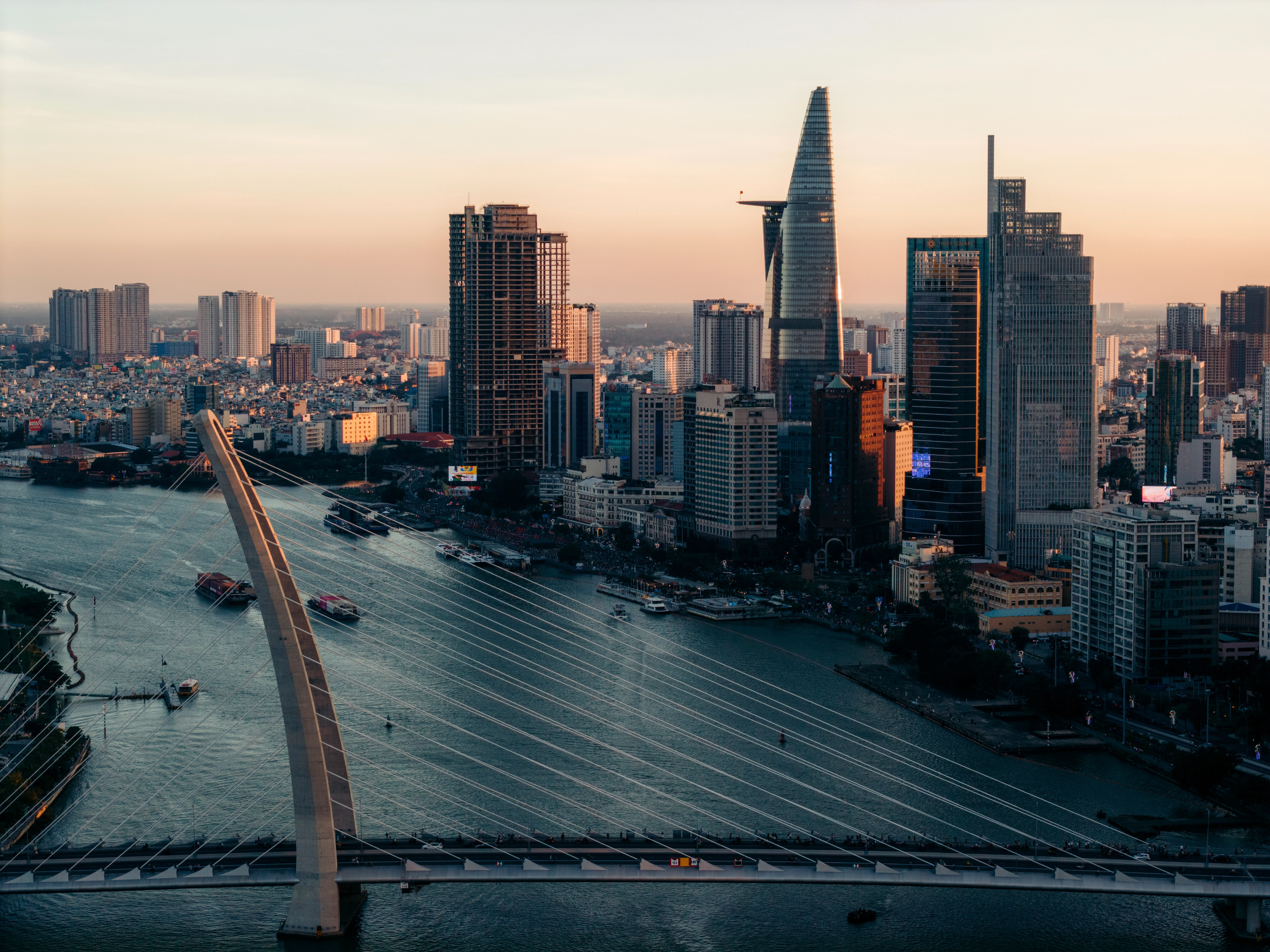 Ho Chi Minh – Lucky Ruby Casino – Phnom Penh – Nagaworld – 4Days